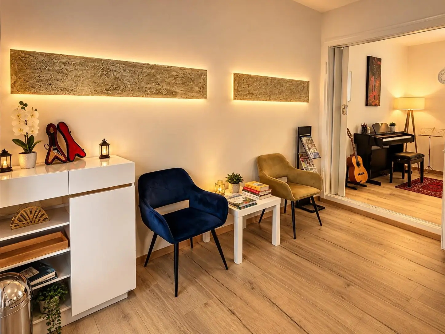 Wartebereich mit Blick in das Klavierzimmer
